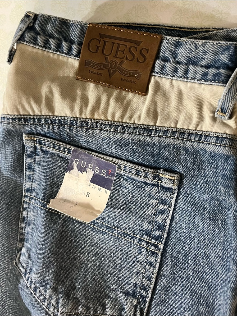 Vintage GUESS Light Blue and Cream Relaxed Fit Men's Jeans W 38